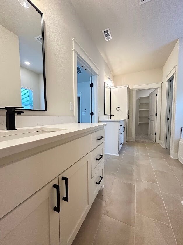 Building Photo - 27 Shropshire Dr