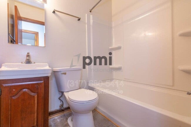 Building Photo - 116 E 19th St