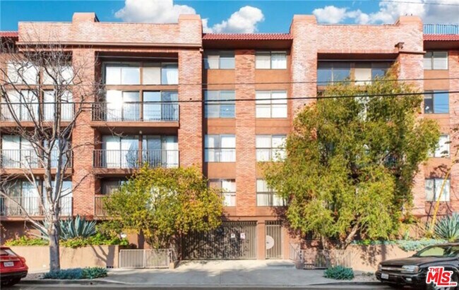 Building Photo - 869 S Wooster St