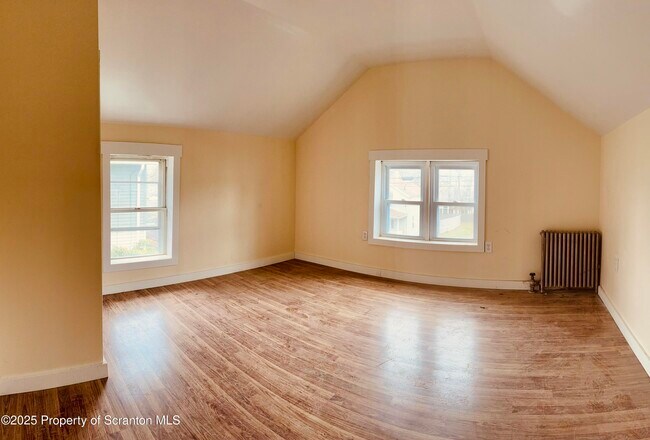 Building Photo - 3269 Cedar Ave