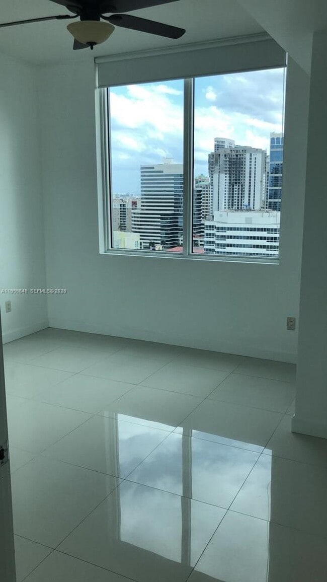 Building Photo - 315 NE 3rd Ave