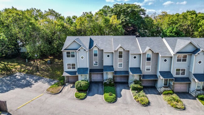 Building Photo - 19 Hawthorne Dr