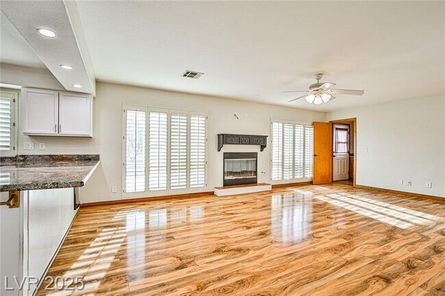 Building Photo - 6315 N Park St