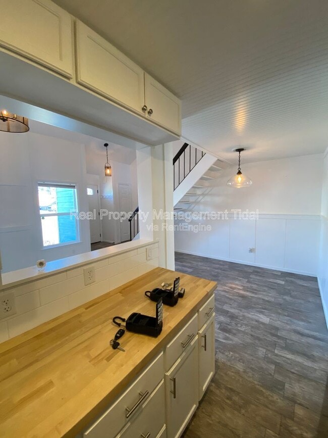 Building Photo - 430 Falling Ln