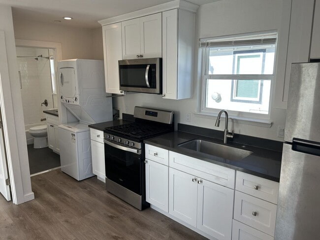 Building Photo - Super Cute 1 Bedroom, 1 Bath West Petaluma...