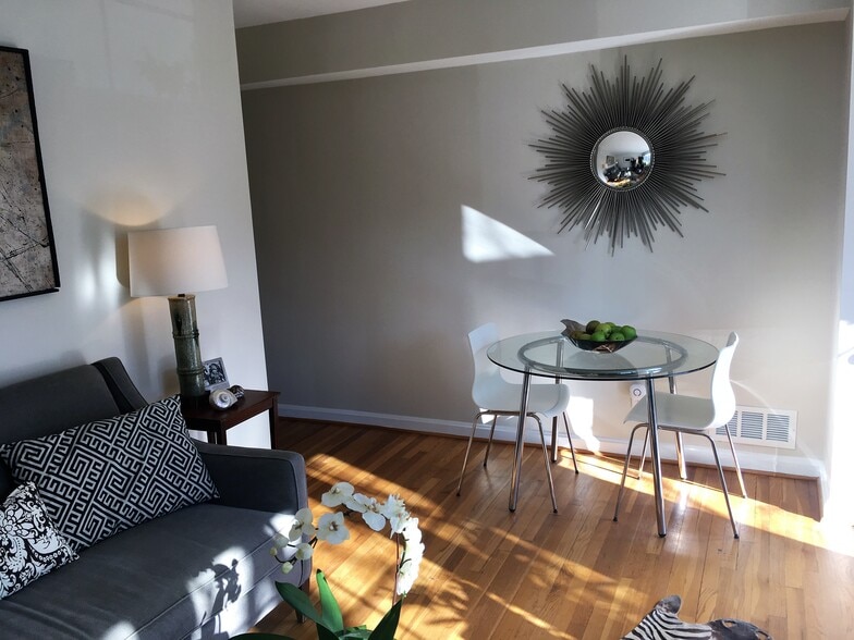 Building Photo - 1316 Constitution Ave NE