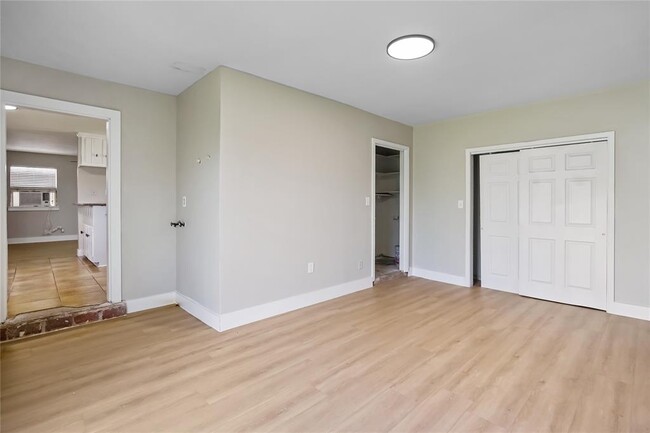Building Photo - 4426 Oakside Dr
