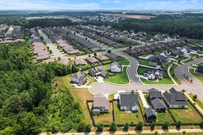 Building Photo - Charming and Spacious 4-Bedroom Home with Bonus Room and Private Backyard