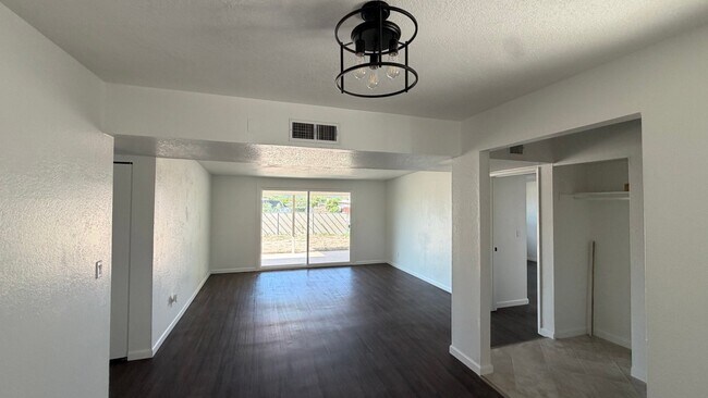 Building Photo - 8301 E Wildcat Dr