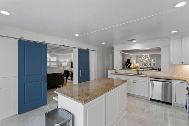 Building Photo - 4815 W San Rafael St