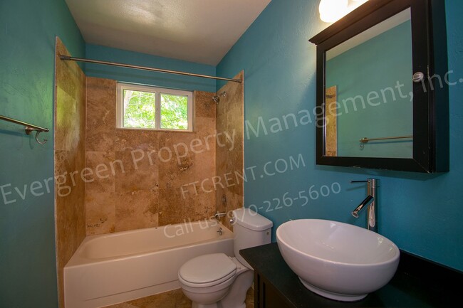 Building Photo - Fantastic 4 bedroom, 2 bathroom near Overl...