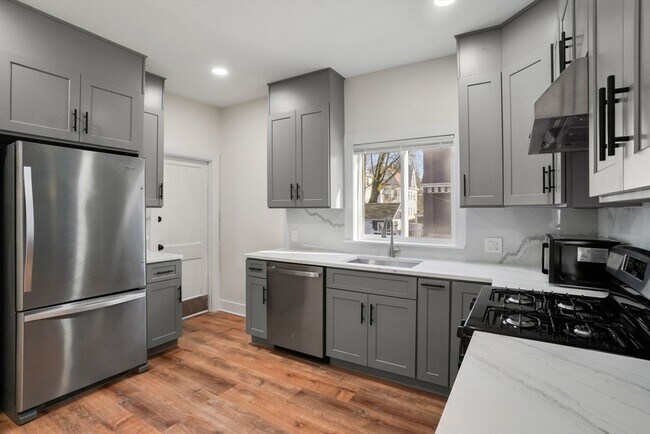 Building Photo - 47 Marshall St