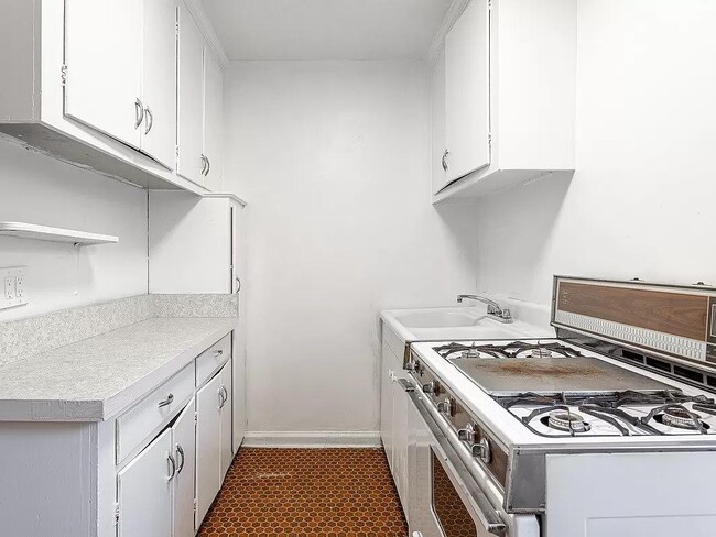 Building Photo - 200 Congress St