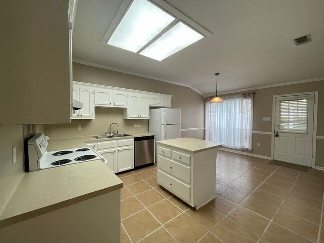 Building Photo - 3 Bedroom House Near Shenandoah
