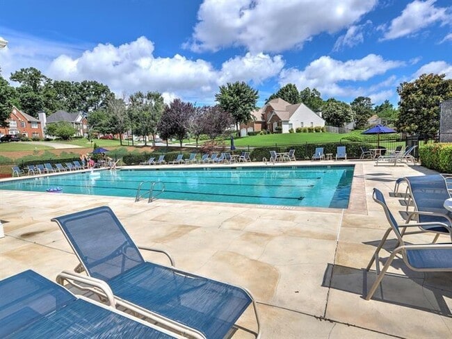 Building Photo - 2945 Highland Pass