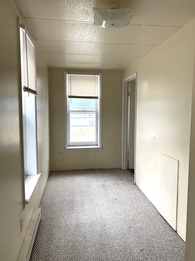 Building Photo - Two story, 1 bed/1 bath duplex