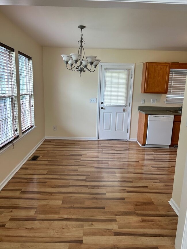 Building Photo - Three bedroom, 2 bath house in Elon