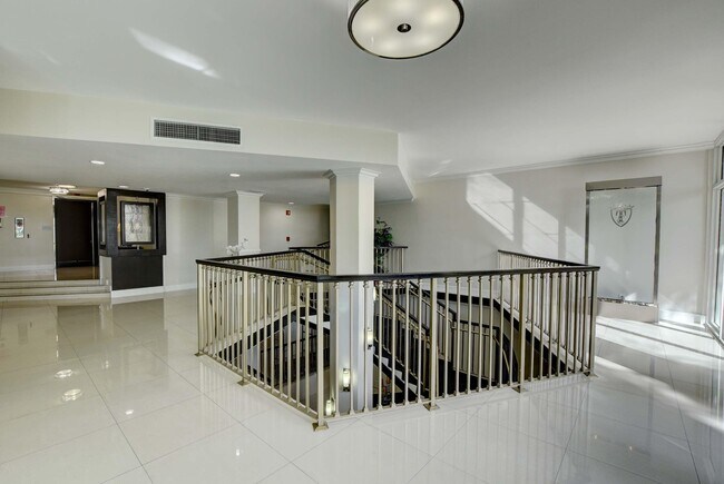 Building Photo - 333 NE 21st Ave