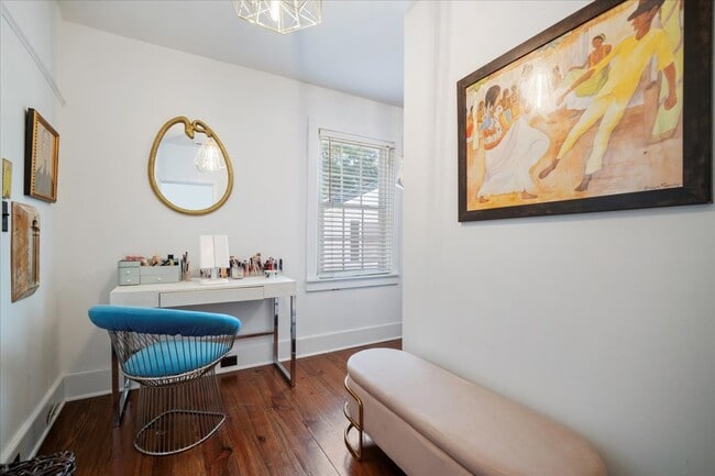 Building Photo - 237 Coming St