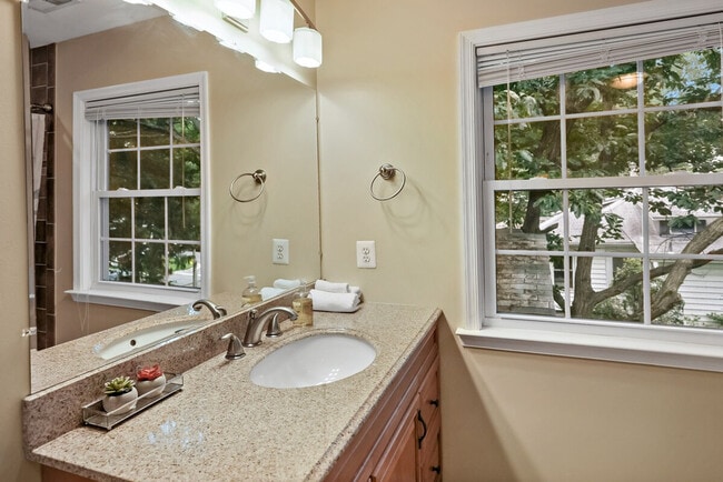 Building Photo - 2021 Washington Blvd