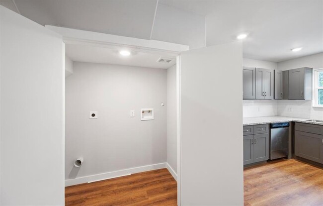 Building Photo - 8715 Bertwood St