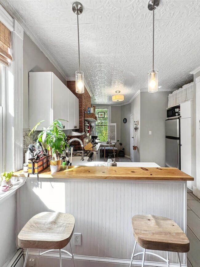 Building Photo - 350 8th St