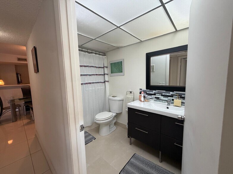 Building Photo - 468 NE 206th Ln