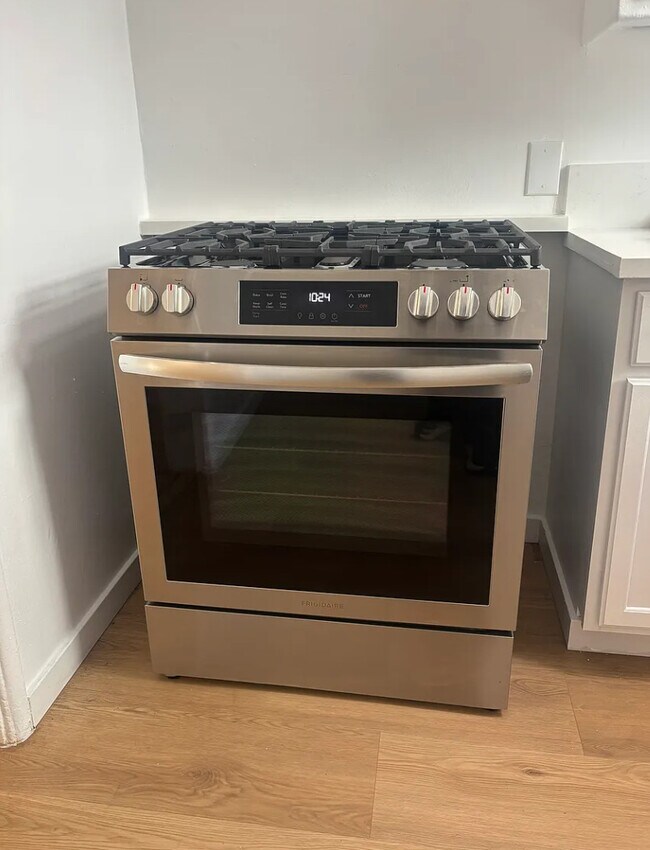 Building Photo - 13207-13213 Oxnard St