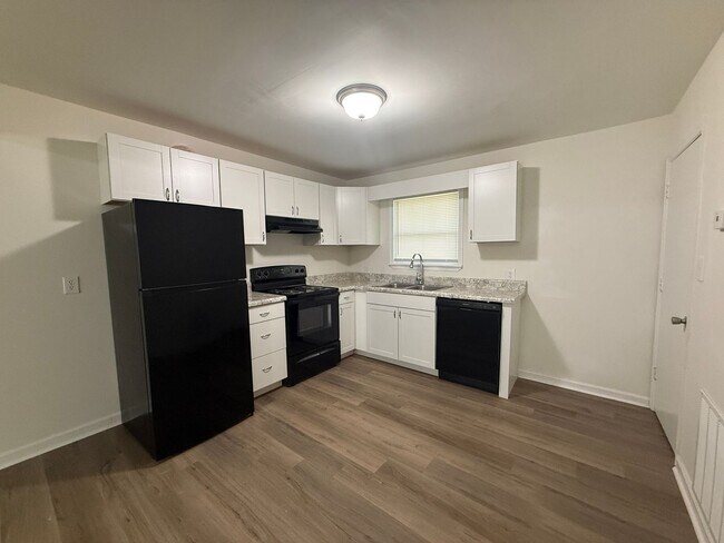 Building Photo - 345/347 Rustwood Dr