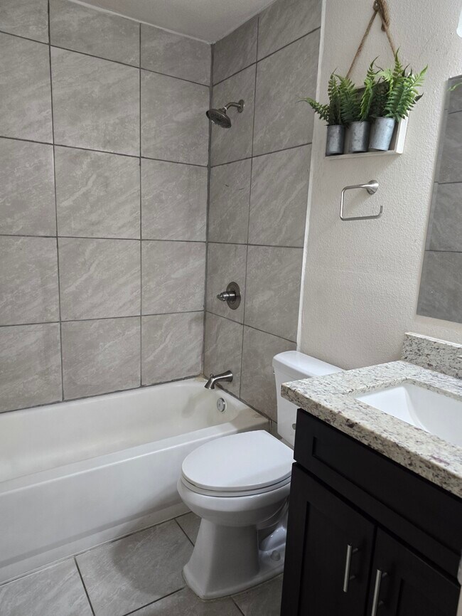 Building Photo - 4329 W Daisy St