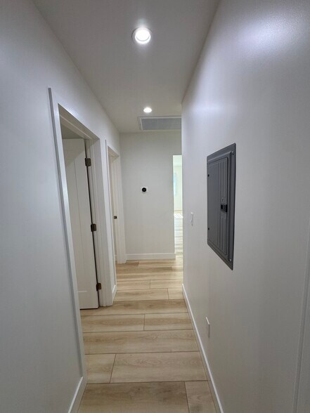 Building Photo - 14621 Leadwell St