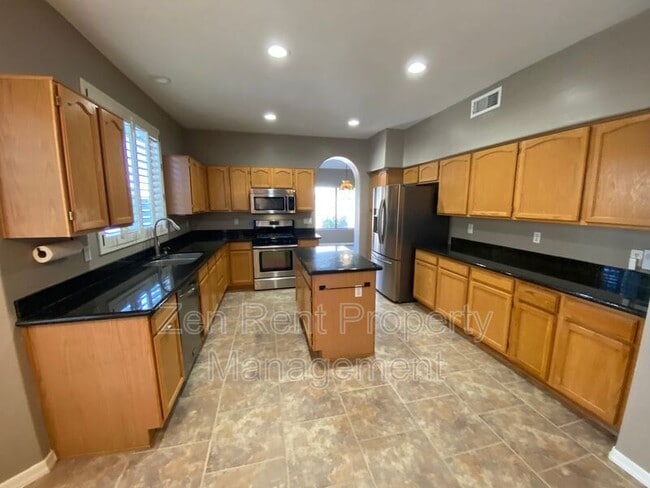 Building Photo - 426 S Burk St