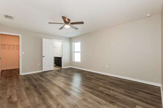 Building Photo - 6953 Redbay Dr