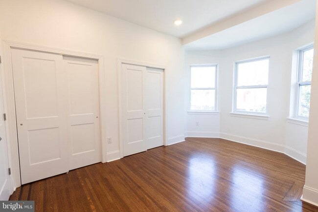 Building Photo - 5510 Larchwood Ave
