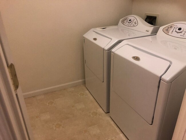 Building Photo - 2306 Campbell Cir