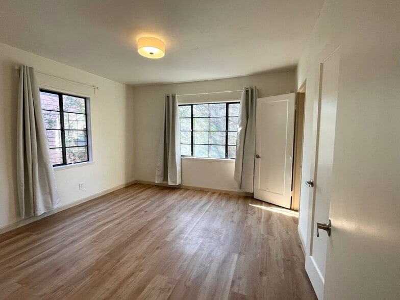 Building Photo - 2010 24th St