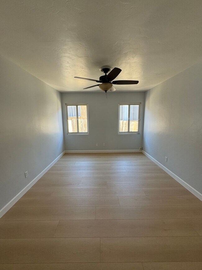 Building Photo - Charming 3-Bedroom, 2-Bathroom Home with H...