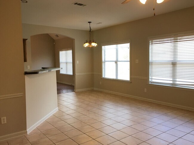 Building Photo - Beautiful 4br Lakeland home with a HUGE bonus room! Over 3300 sq ft! Pets are owner's approval, f...