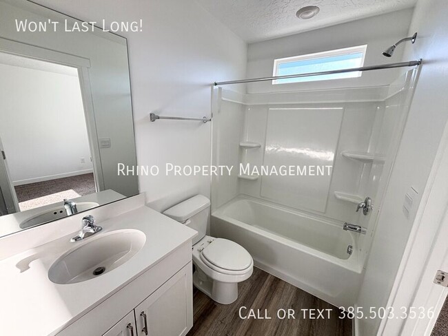 Building Photo - 1092 E Vessel Ct