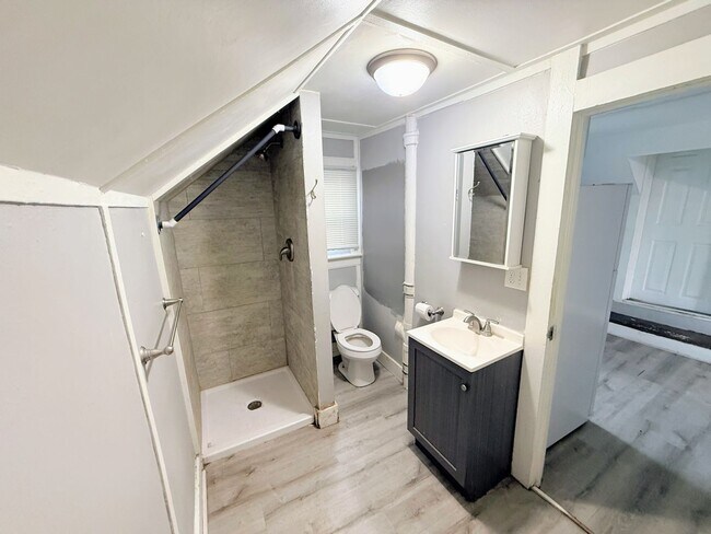 Building Photo - 1305-1307 Avon