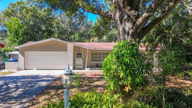 Building Photo - 1614 Braund Ave