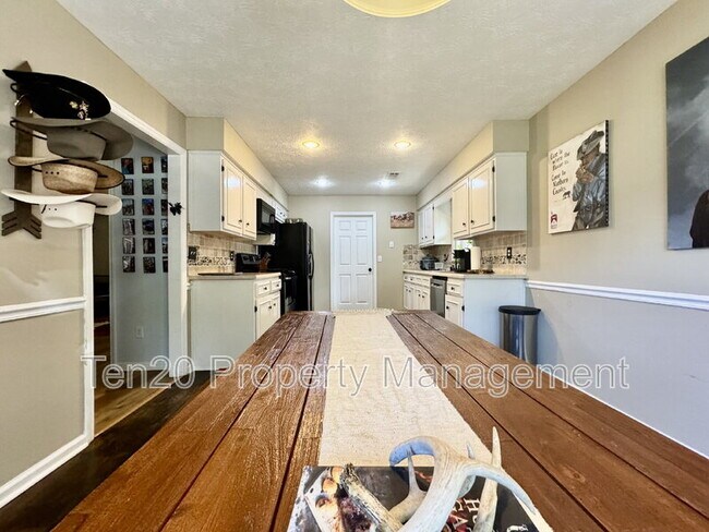 Building Photo - 173 Lee Rd 508
