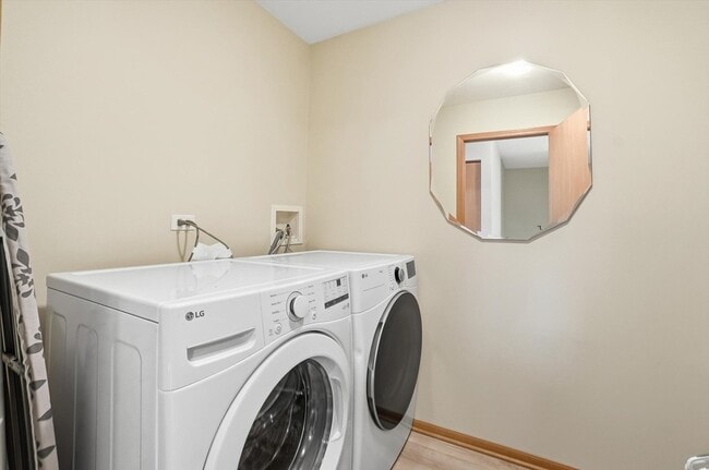 Building Photo - 315 Ogden Falls Blvd