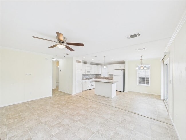 Building Photo - 310 Pineapple St