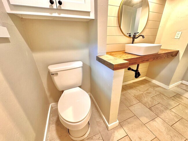 Building Photo - 4 Bed Spacious Midwest city House