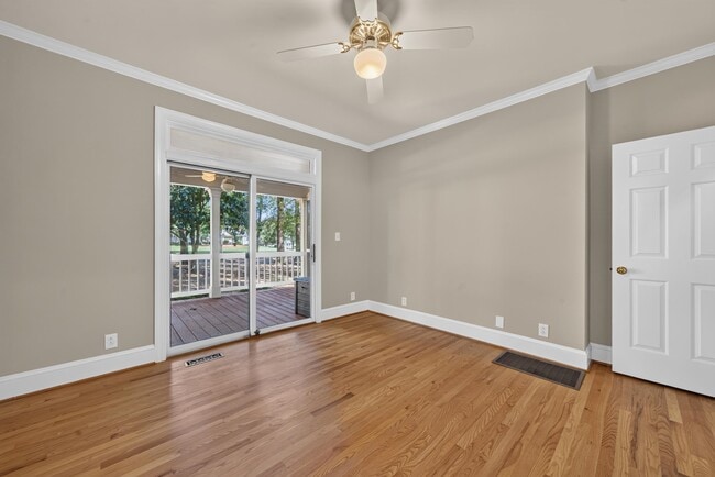 Building Photo - 113 7 Oaks Way
