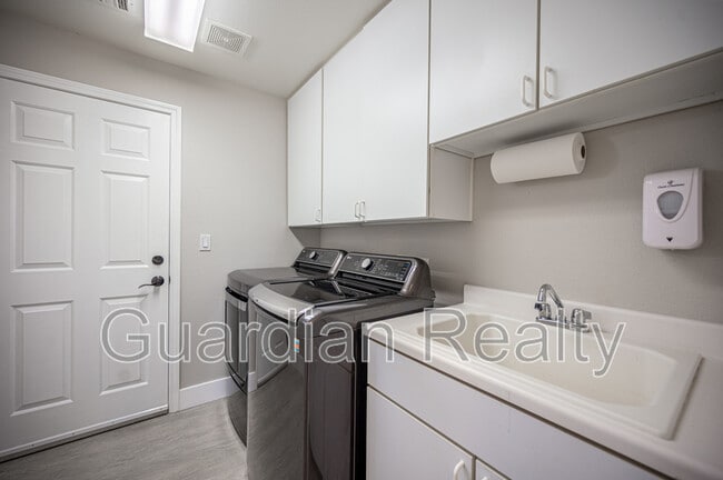 Building Photo - 11112 Pine Greens Ct