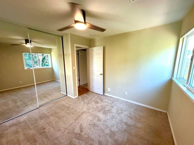 Building Photo - Virginia Hills-3 Bedroom, 2 Bath, Townhome with Garage and Pool