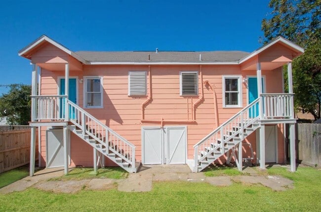 Building Photo - 3918 Ursuline St