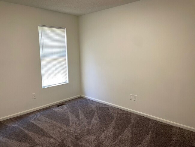 Building Photo - 1305